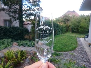 SVATEBNÍ SKLENIČKY S PÍSKOVÁNÍM, SVATEBNÍ DÁRKY
