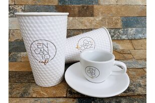 Matné bílé šálky Tulipano a kelímky Starcup s logem