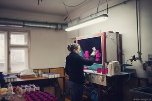 Foto z naší zakázkové výroby hrnků