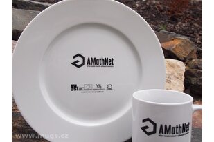 Porcelánové talíře a hrnky s potiskem