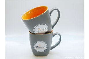 Hrnky XL v matných glazurách s bíle vypískovaným logem